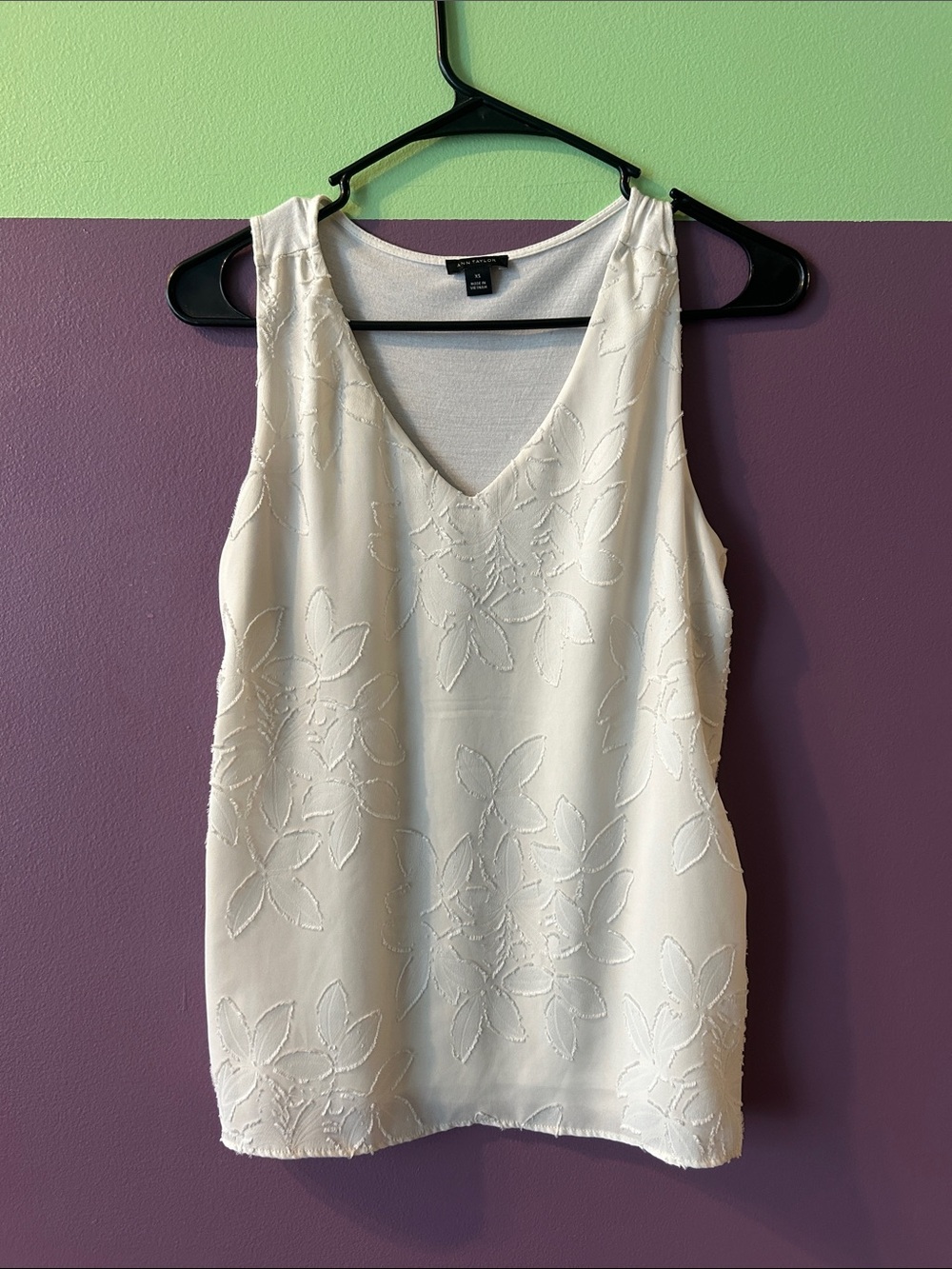 Ann Taylor Ivory Embroidered V-Neck Sleeveless Blouse